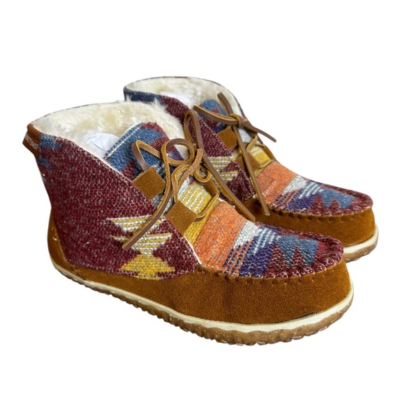 Minnetonka Taren - Womens Boot - 2 Colors